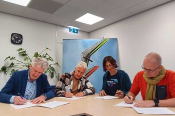 Delta Fly Adventures Pilot Jong Deltavliegend Nederland ondertekend 3