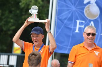 Joris Crèvecoeur (piloot) en Peet Doddema (caller) met hun beker