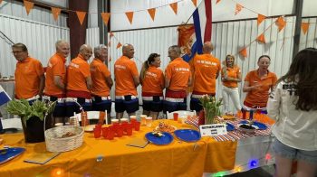 Oranje boven rood wit blauwe shorts